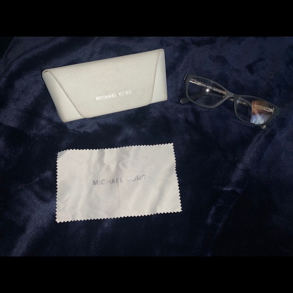 Michael Kors eyeglass frames - Picture 6 of 6
